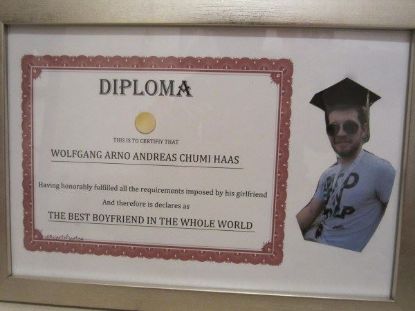 תמונה של תעודת סיום תואר עם הקדשה אישית