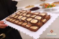 תמונה של מגש מתוק | מגש פרלינים ממותגים לאירועים