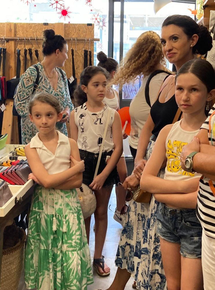 תמונה של סיור חיבור- סיור אופנה ועיצוב לאמהות ובנות- מרכז תל אביב