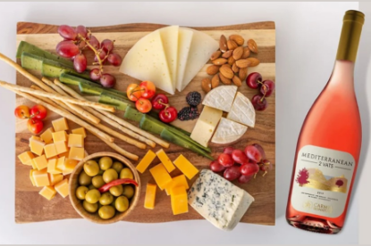 תמונה של מארז גבינות עם יין - ערב רומנטי