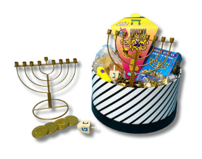 תמונה של מארז מתוק לחנוכה שיש בו הכל!