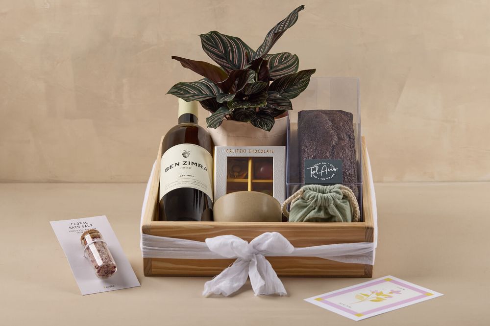 תמונה של HOLIDAY BOX