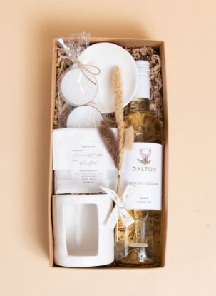 תמונה של White Essence – מארז לבן ריחני