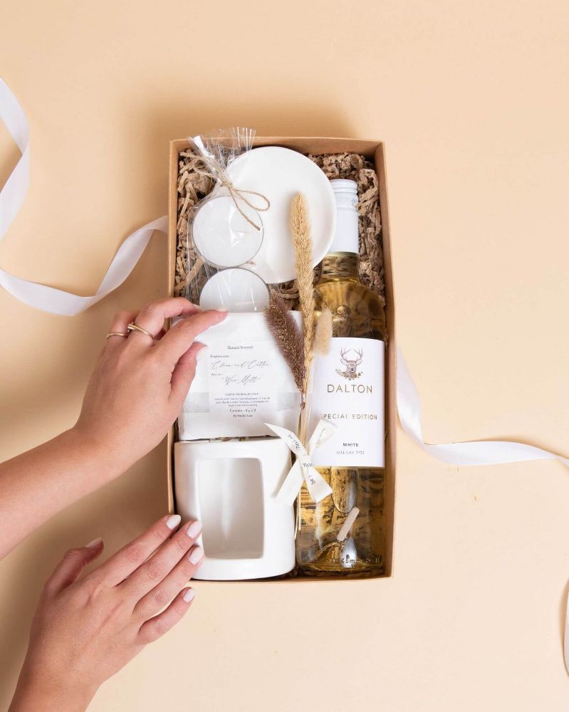 תמונה של White Essence – מארז לבן ריחני