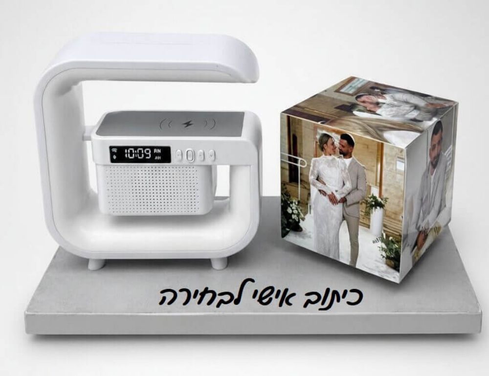 תמונה של קרוסלת תמונות עם מטען לטלפון