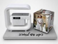 תמונה של קרוסלת תמונות עם מטען לטלפון